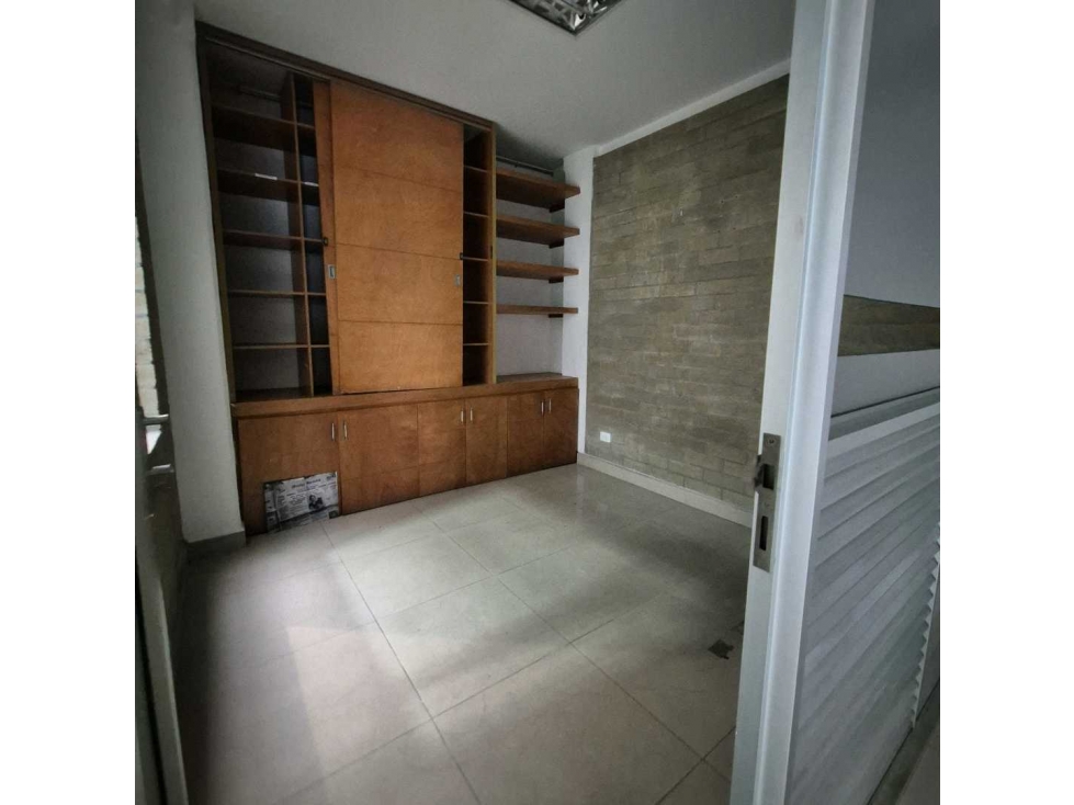 ARRIENDO LOCAL COMERCIAL DE 2 NIVELES. 400 METROS - 6