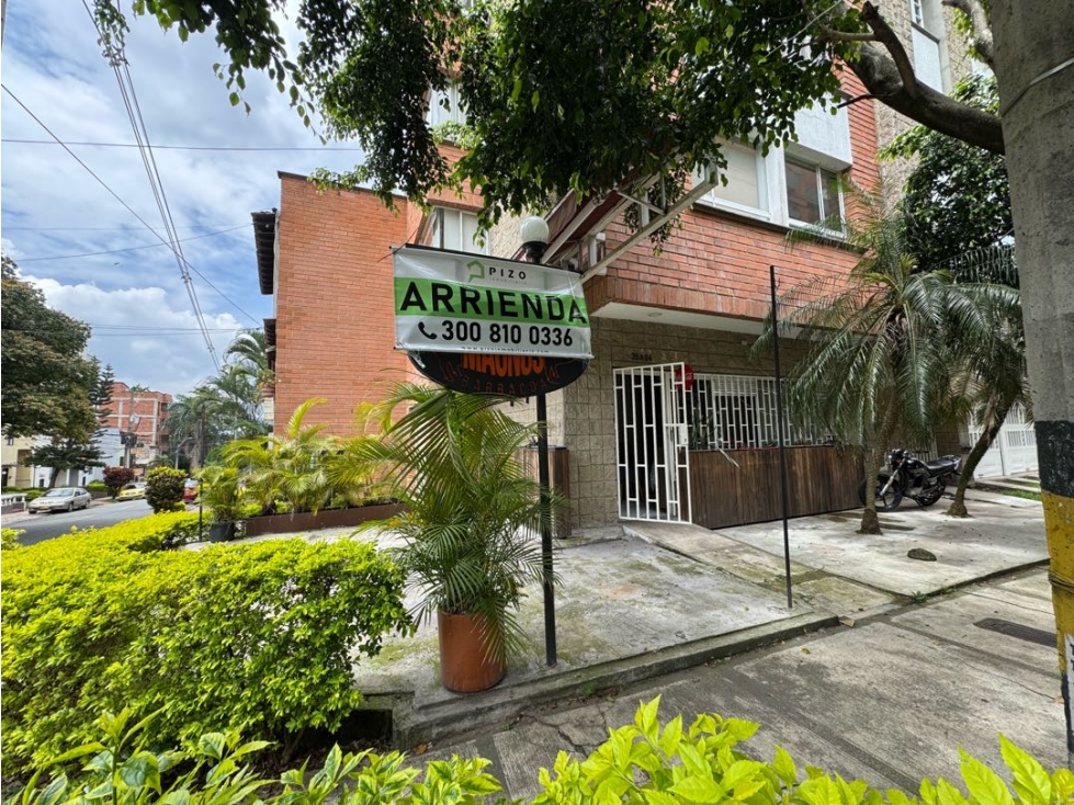 Arriendo local comercial esquinero en la Almería