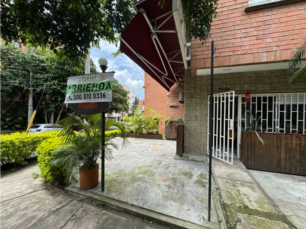 Arriendo local comercial esquinero en la Almería — foto 2