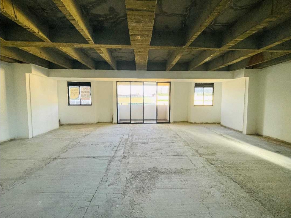 ARRIENDO LOCAL COMERCIAL GRANDE. Bello cerca a el parque