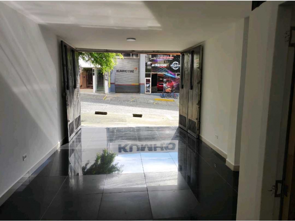 ARRIENDO LOCAL COMERCIAL SECTOR 30 DE AGOSTO