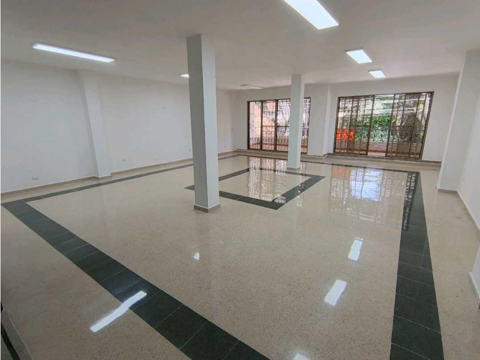 Arriendo local comercial suramericana,piso 2,180 metros