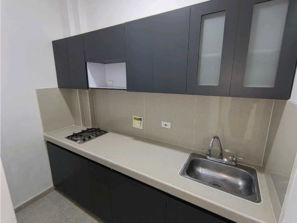 Arriendo local comercial suramericana,piso 2,180 metros — foto 6