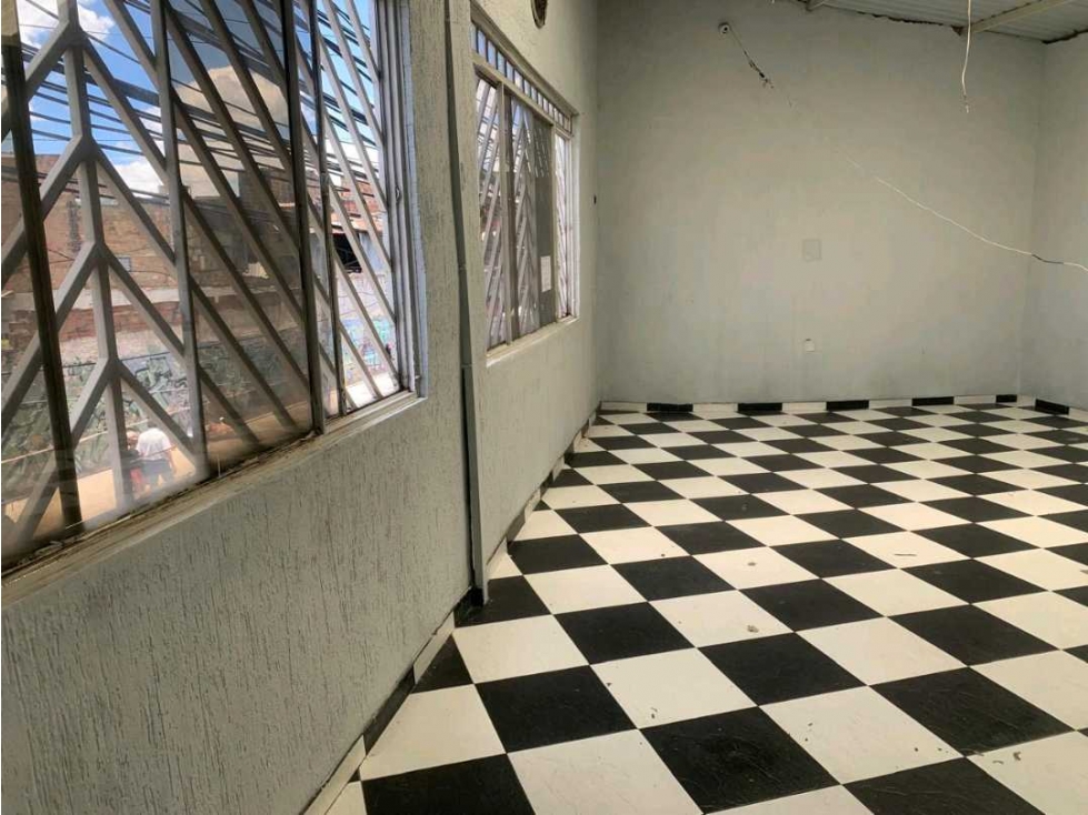 ARRIENDO BODEGA SOBRE VIA PRINCIPALEN ALQUERIA DE LA FRAGUA BOGOTA — foto 4
