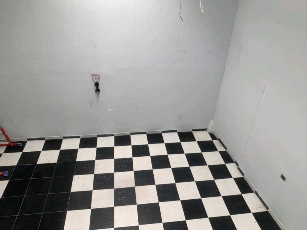 ARRIENDO BODEGA SOBRE VIA PRINCIPALEN ALQUERIA DE LA FRAGUA BOGOTA — foto 5