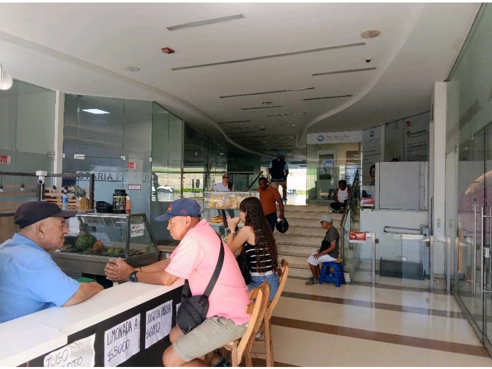 Arriendo local en el centro comercial San lazaro — foto 5