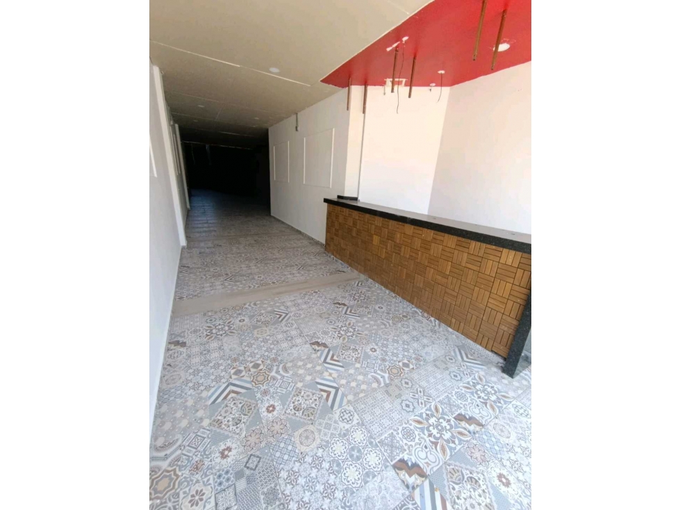 ARRIENDO LOCAL FRENTE A LA FUENTE - 4