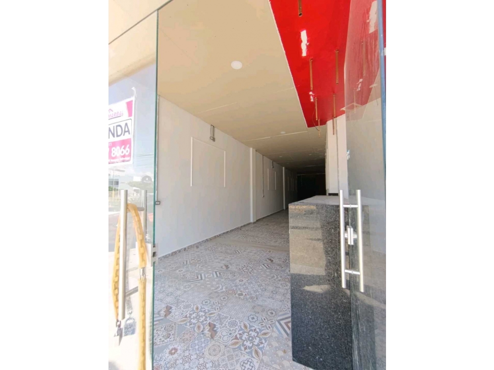 ARRIENDO LOCAL FRENTE A LA FUENTE - 6