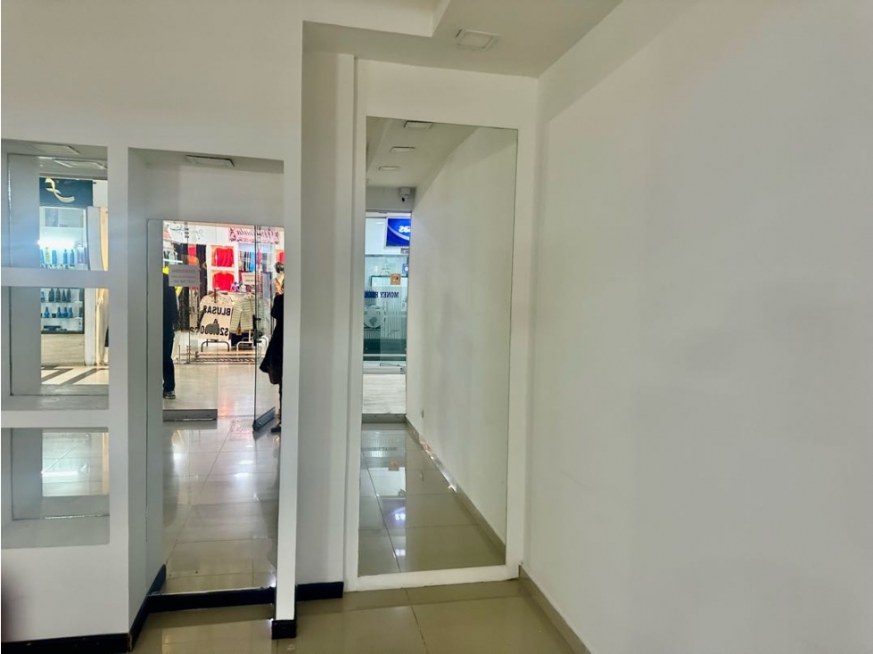 ARRIENDO LOCAL F126 HACIENDA SANTA BÁRBARA — foto 6