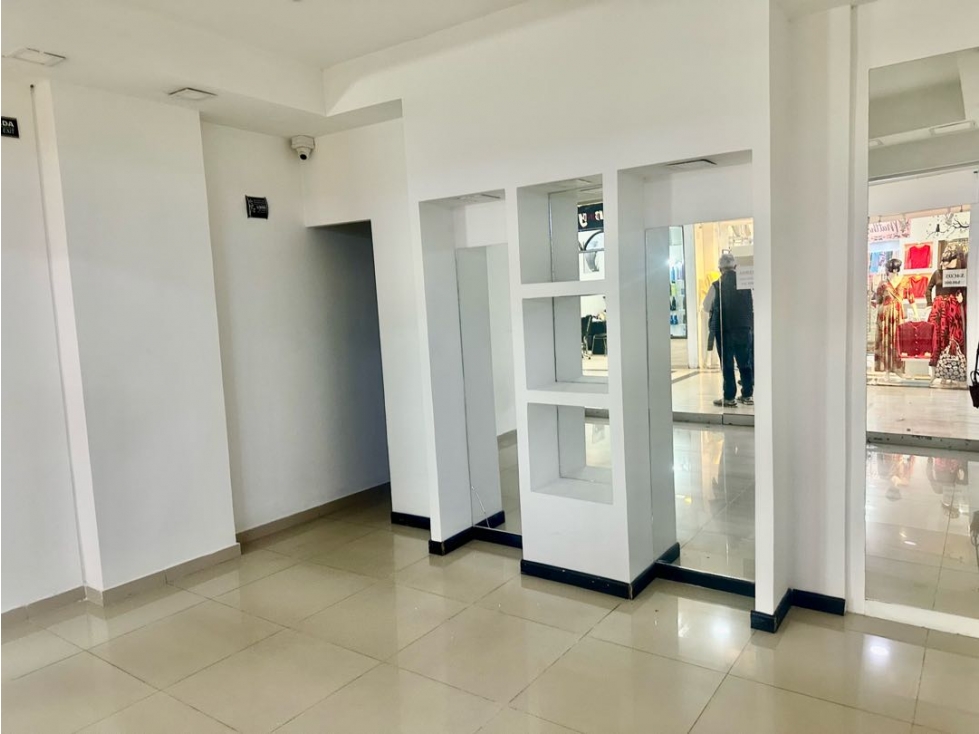 ARRIENDO LOCAL F126 HACIENDA SANTA BÁRBARA