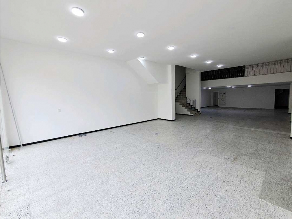 Arriendo Local Prado 249 m2 con Mezzanine
