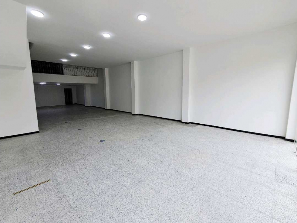 Arriendo Local Prado 249 m2 con Mezzanine — foto 2