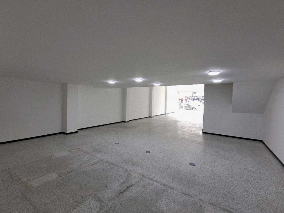 Arriendo Local Prado 249 m2 con Mezzanine — foto 3