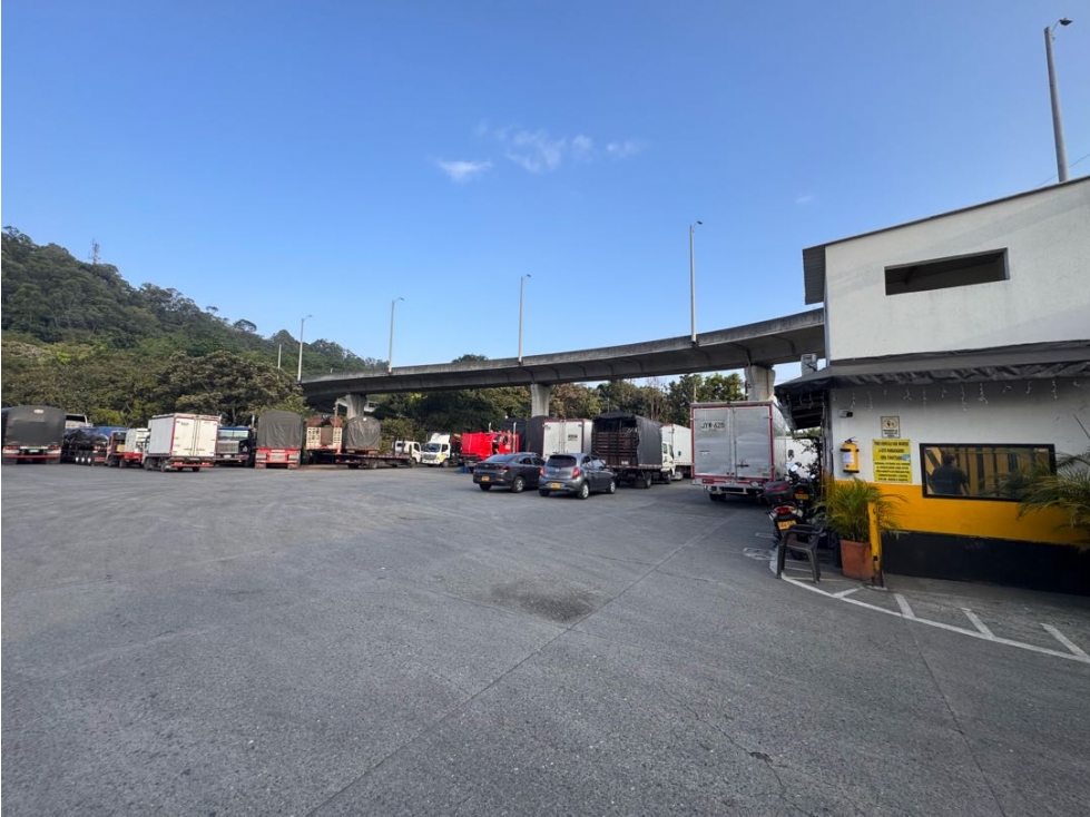 LOTE DISPONIBLE PARA ARRIENDO EN EL CENTRO — foto 2