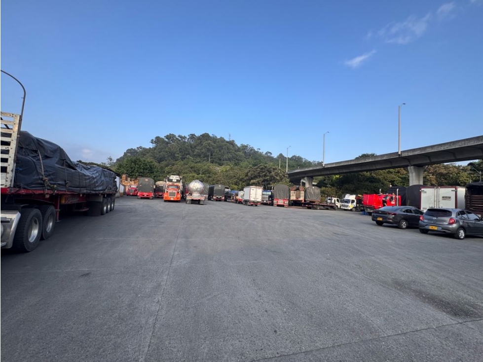 LOTE DISPONIBLE PARA ARRIENDO EN EL CENTRO — foto 3