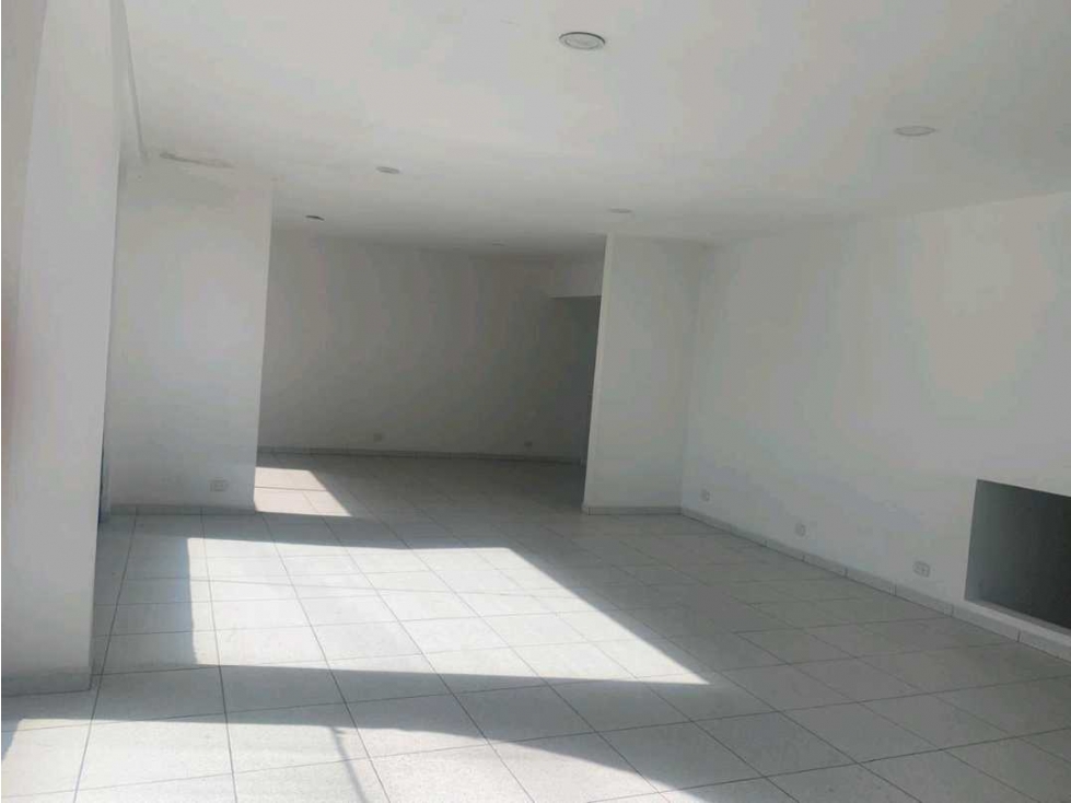 Arriendo Magnífico Local 3 niveles — foto 5