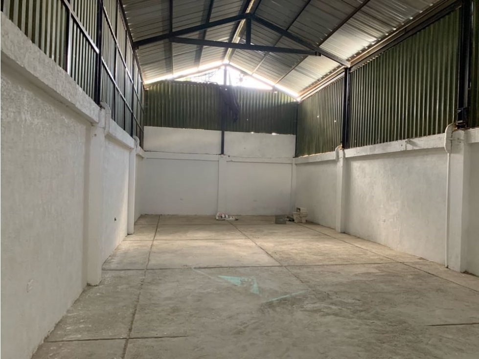 Arriendo o Vendo Bodega Con oficinas y local en Mamatoco Santa Marta - 2