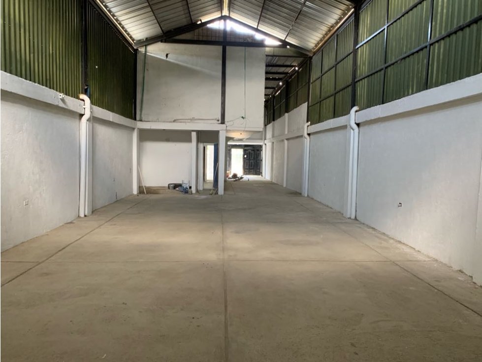 Arriendo o Vendo Bodega Con oficinas y local en Mamatoco Santa Marta - 3