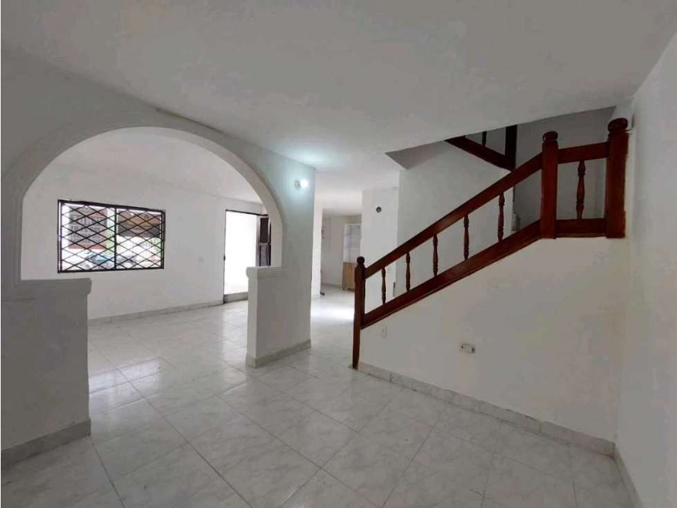 CASA DE DOS PISOS EN VENTA EN URBANIZACION PUENTE 1 — foto 4
