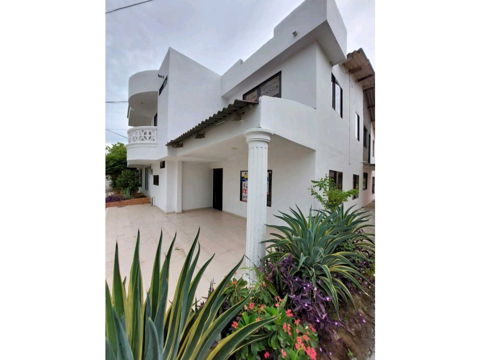 CASA DE DOS PISOS EN VENTA EN URBANIZACION PUENTE 1