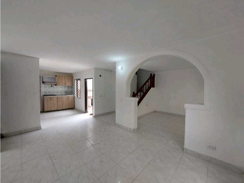 CASA DE DOS PISOS EN VENTA EN URBANIZACION PUENTE 1 — foto 3