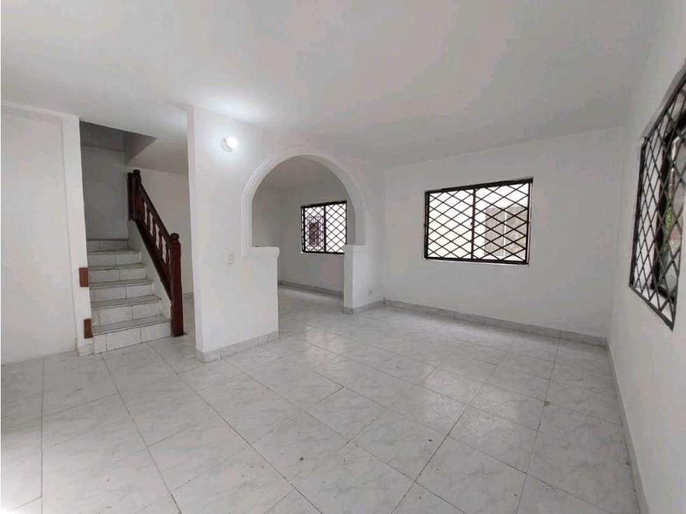 CASA DE DOS PISOS EN VENTA EN URBANIZACION PUENTE 1 — foto 2