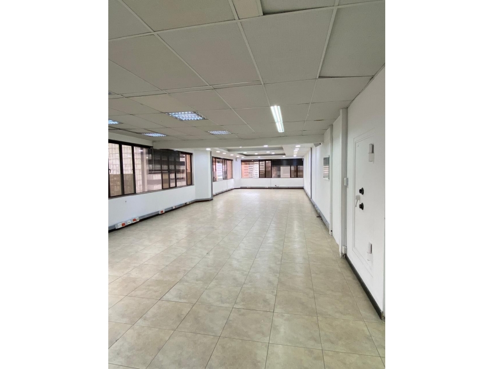 ARRIENDO O VENDO OFIC DE 357M2 EN CLL 72 / 9 SÚPER UBICACIÓN PISO 10