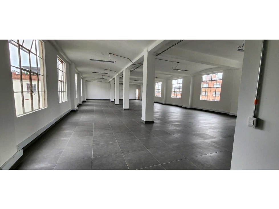 ARRIENDO OFICINA 325M2 REMODELADA CHAPINERO