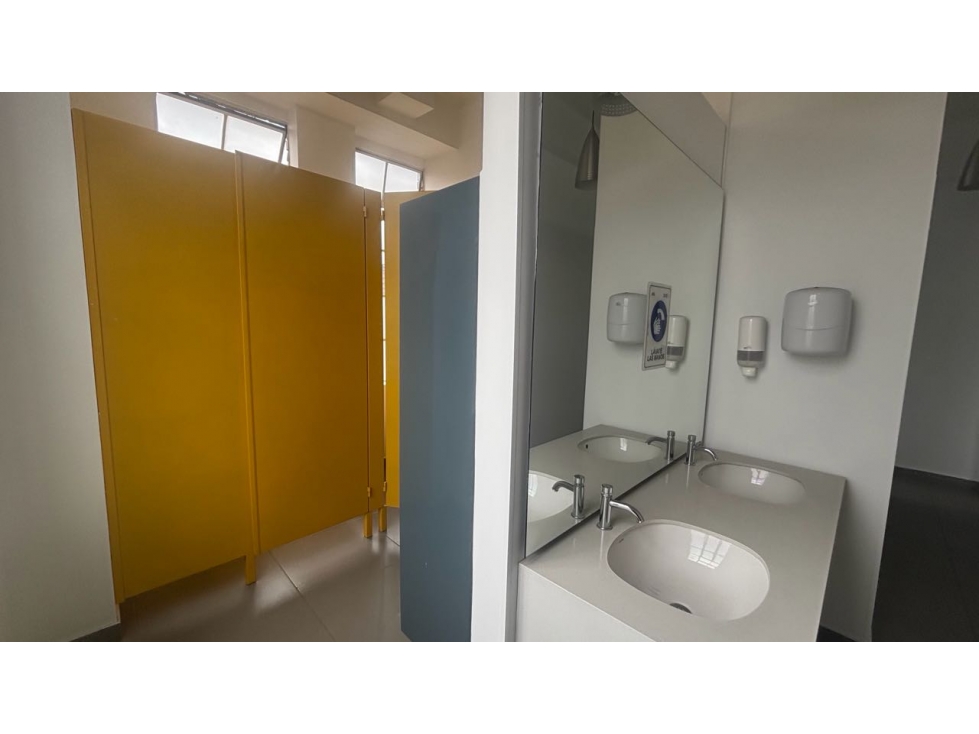 Arriendo Oficina 179m2 INTERIOR Techos Altos Red Incendio Chapinero — foto 3