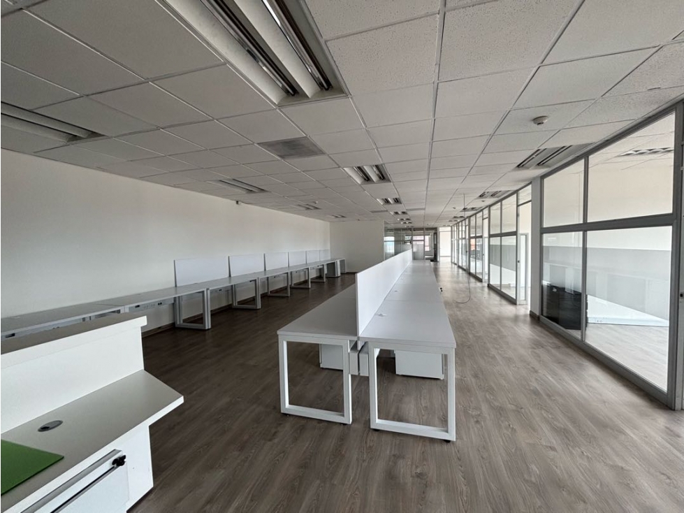 ARRIENDO OFICINA 330 m2 SEMI AMOBLADA ZONA FINANCIERA CALLE 72