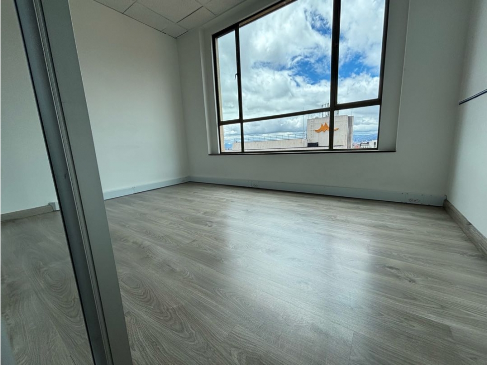 ARRIENDO OFICINA 330 m2 SEMI AMOBLADA ZONA FINANCIERA CALLE 72 — foto 3