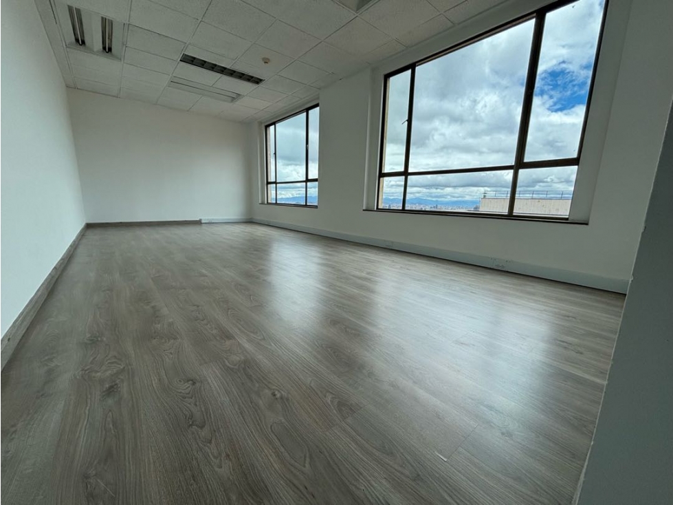 ARRIENDO OFICINA 330 m2 SEMI AMOBLADA ZONA FINANCIERA CALLE 72 — foto 4