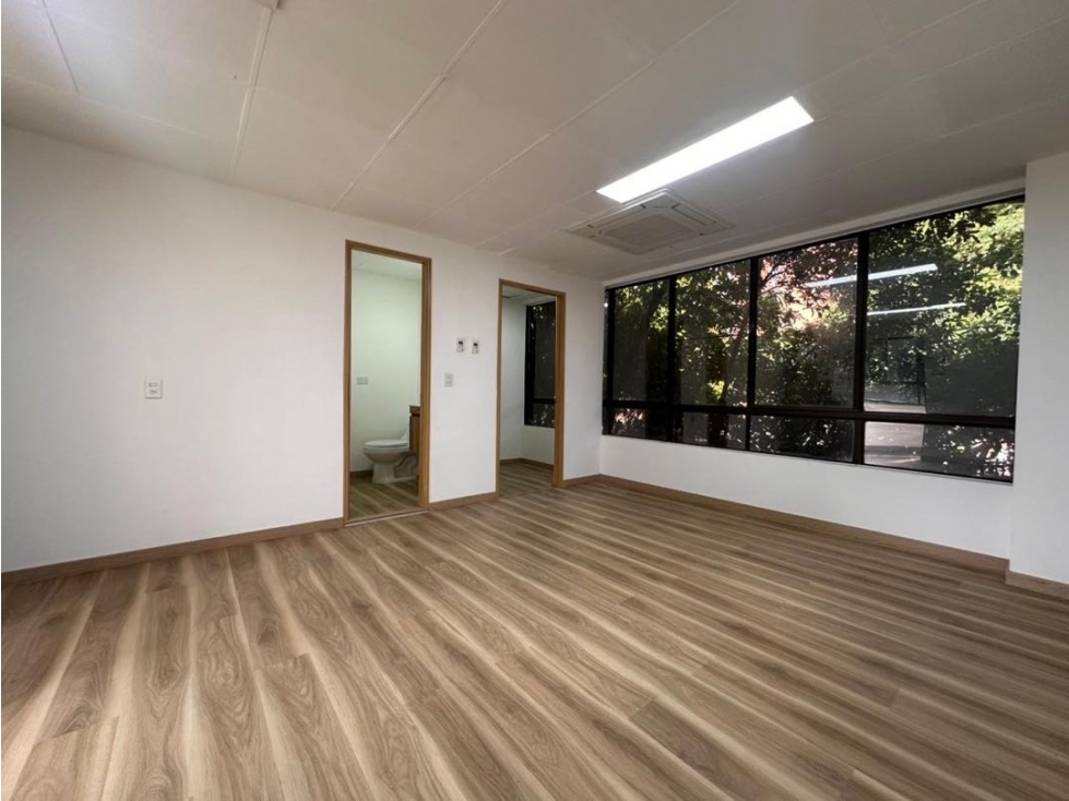 ARRIENDO OFICINA AGUACATALA, EL POBLADO