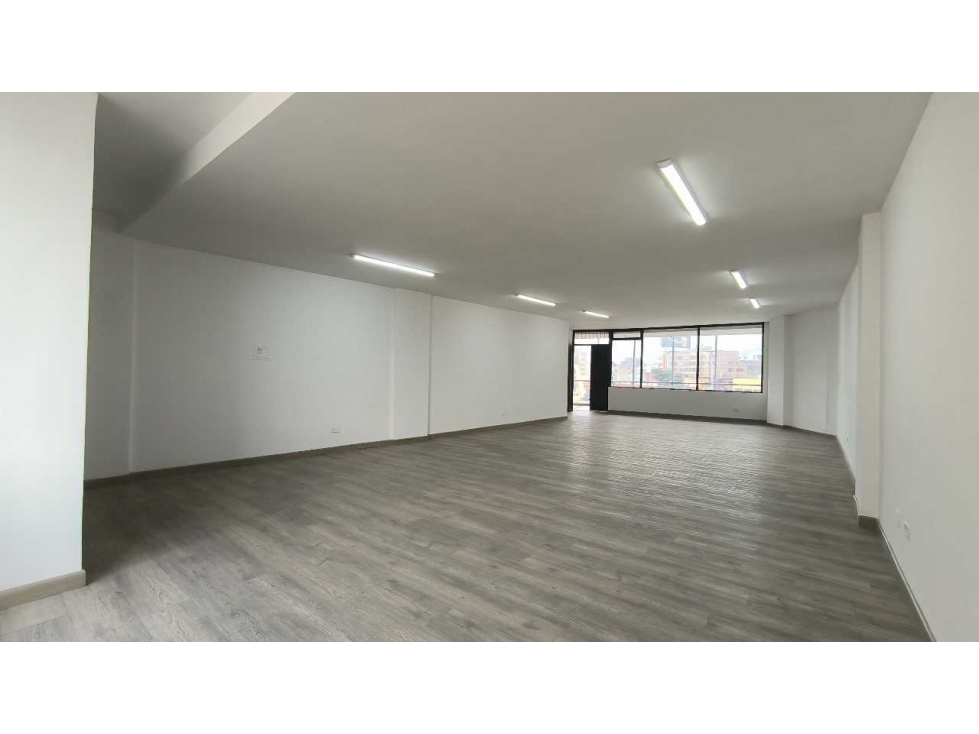 ARRIENDO | OFICINA CALLE 80 CON CARACAS 77 M²