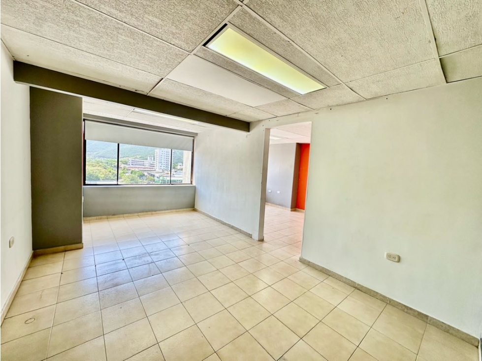 Arriendo oficina centro ejecutivo santa marta - 2
