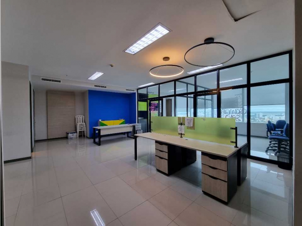 Arriendo oficina. Centro Empresarial. Villa Country