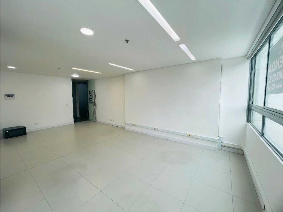 ARRIENDO OFICINA CENTRO EMPRESARIAL. SABANETA - 3
