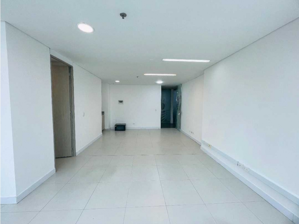 ARRIENDO OFICINA CENTRO EMPRESARIAL. SABANETA - 4