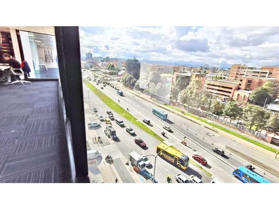 Arriendo oficina Chicó calle 100 con 10 baños 6 garajes 3 salones — foto 5