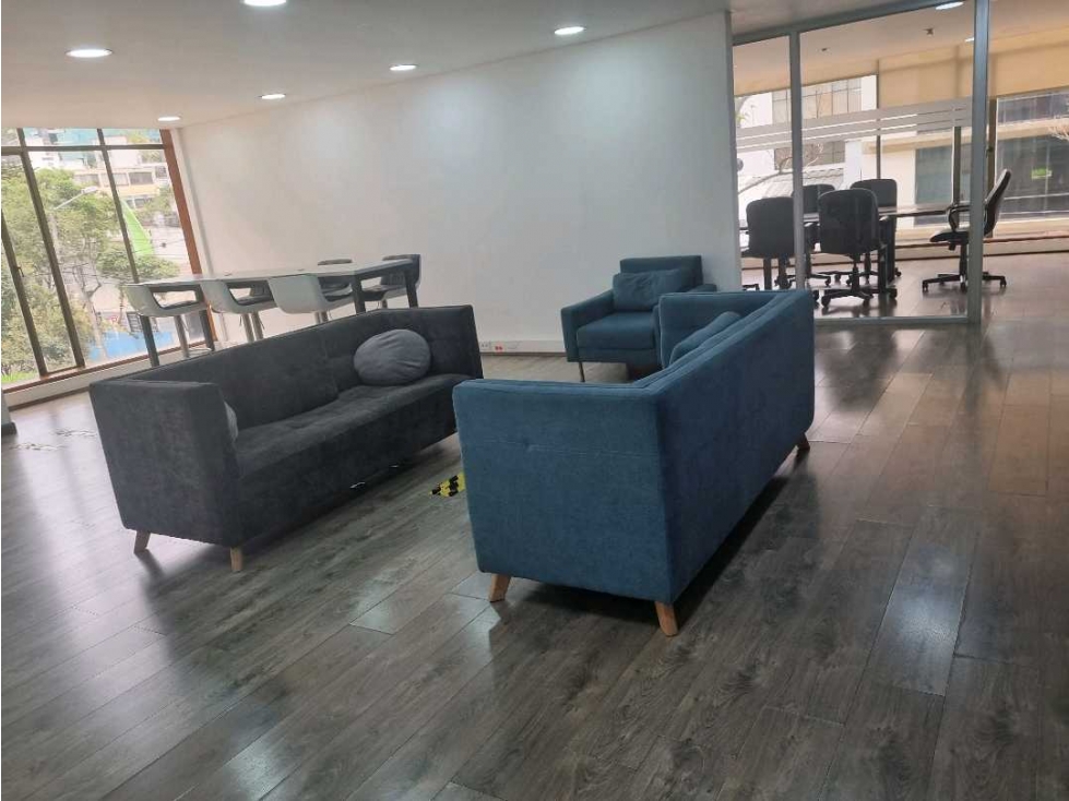 ARRIENDO OFICINA 240M CHICO — foto 2