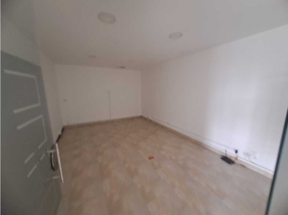 ARRIENDO OFICINA DE 100MTS CHAPINERO SOBRE LA AV CHILE — foto 5