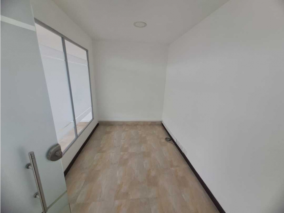 ARRIENDO OFICINA DE 100MTS CHAPINERO SOBRE LA AV CHILE — foto 6