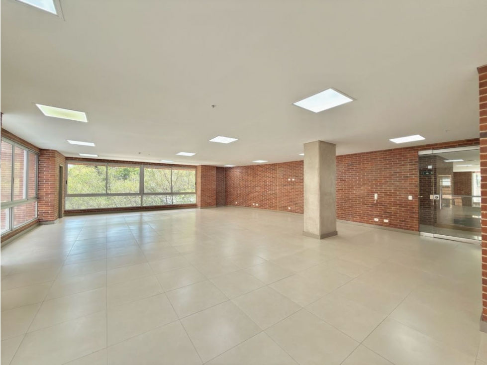 ARRIENDO OFICINA EN CASTROPOL, MEDELLÍN, ANTIOQUIA