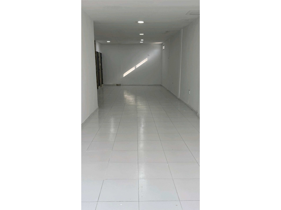 ARRIENDO OFICINA EN EL BARRIO ESPAÑA - CARTAGENA — foto 2