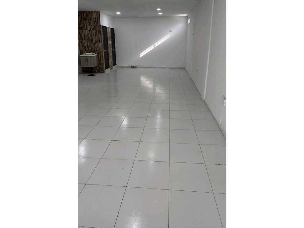 ARRIENDO OFICINA EN EL BARRIO ESPAÑA - CARTAGENA — foto 3