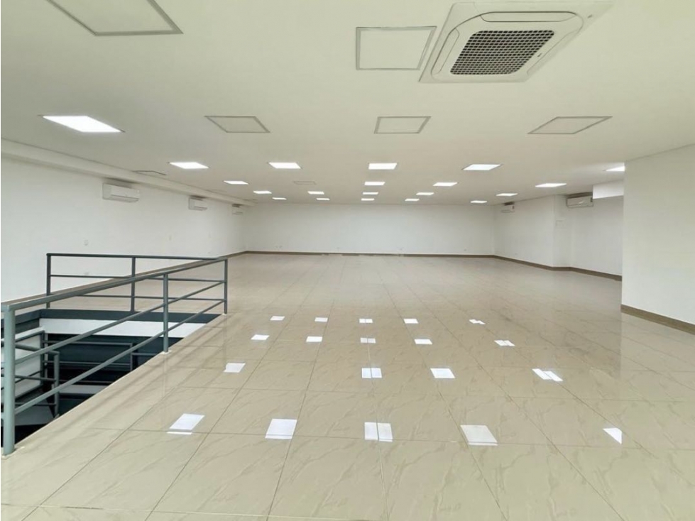 ARRIENDO OFICINA EN MEDELLÍN, BARRIO COLOMBIA — foto 3