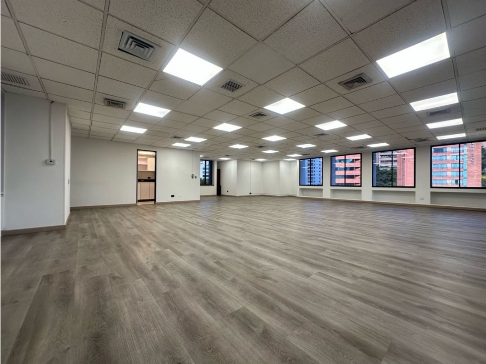 Arriendo Oficina en Milla de Oro del Poblado — foto 4
