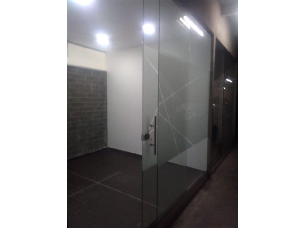 Arriendo oficina independiente en poblado — foto 4