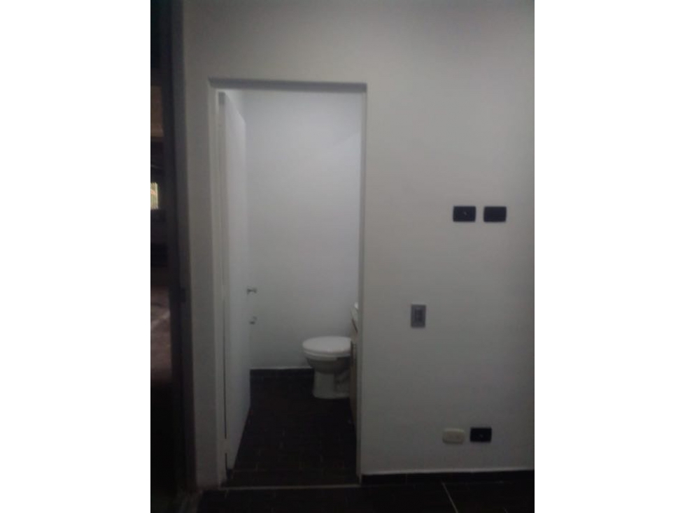 Arriendo oficina independiente en poblado — foto 6