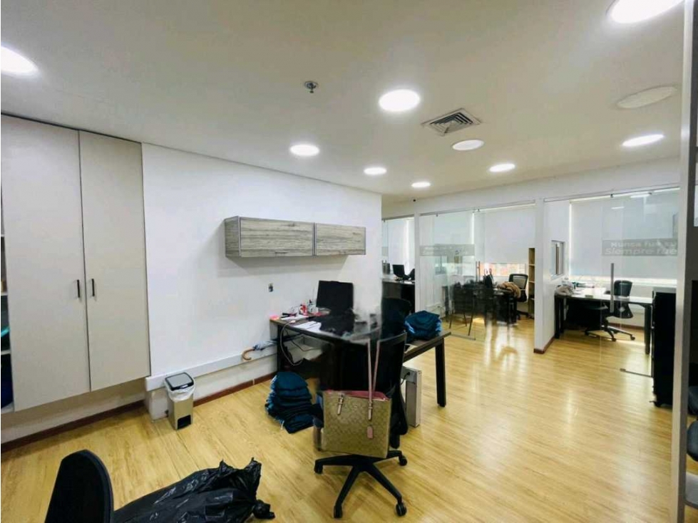 ARRIENDO OFICINA GRANDE EN SABANETA. CENTRO EMPRESARIAL - 2